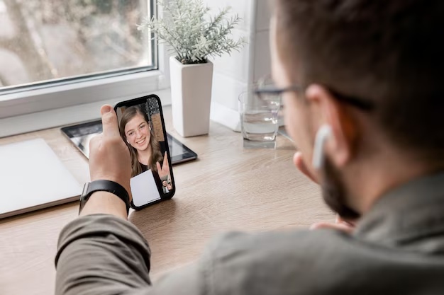 How to Stay Safe While Connecting With New People on a Random Video Chat