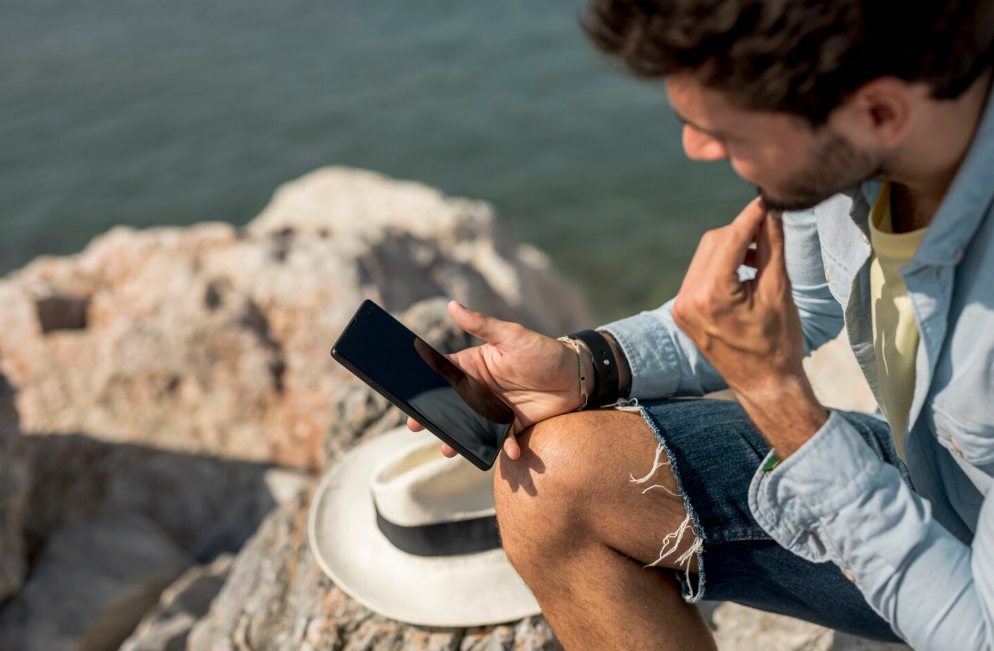 Who Is the Modern Australian Nomad